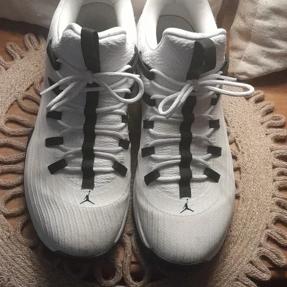 Nike Men's Jordan White and Black Low-Top Athletic Sneakers - Picture 5 of 12